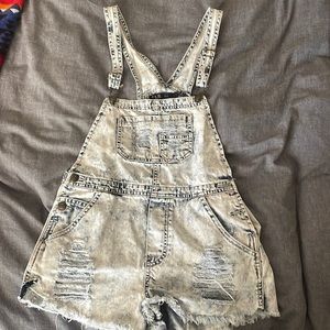 Light wash denim overall shorts